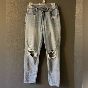 American Eagle Outfitters High Rise Distressed Mom Jeans - 4/Regular